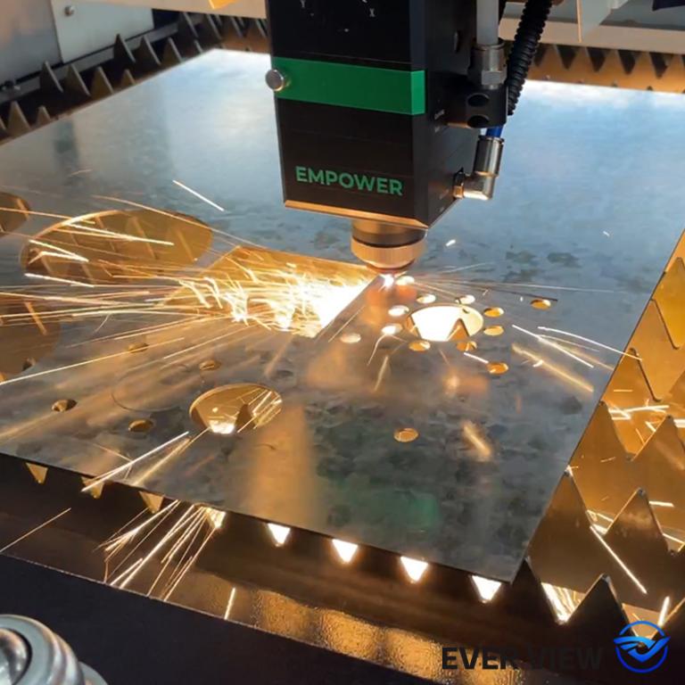 Hvordan laserskæremaskiner opnår højpræcisionsbehandling: EVER VIEW Machinery adskiller vigtige procespunkter.